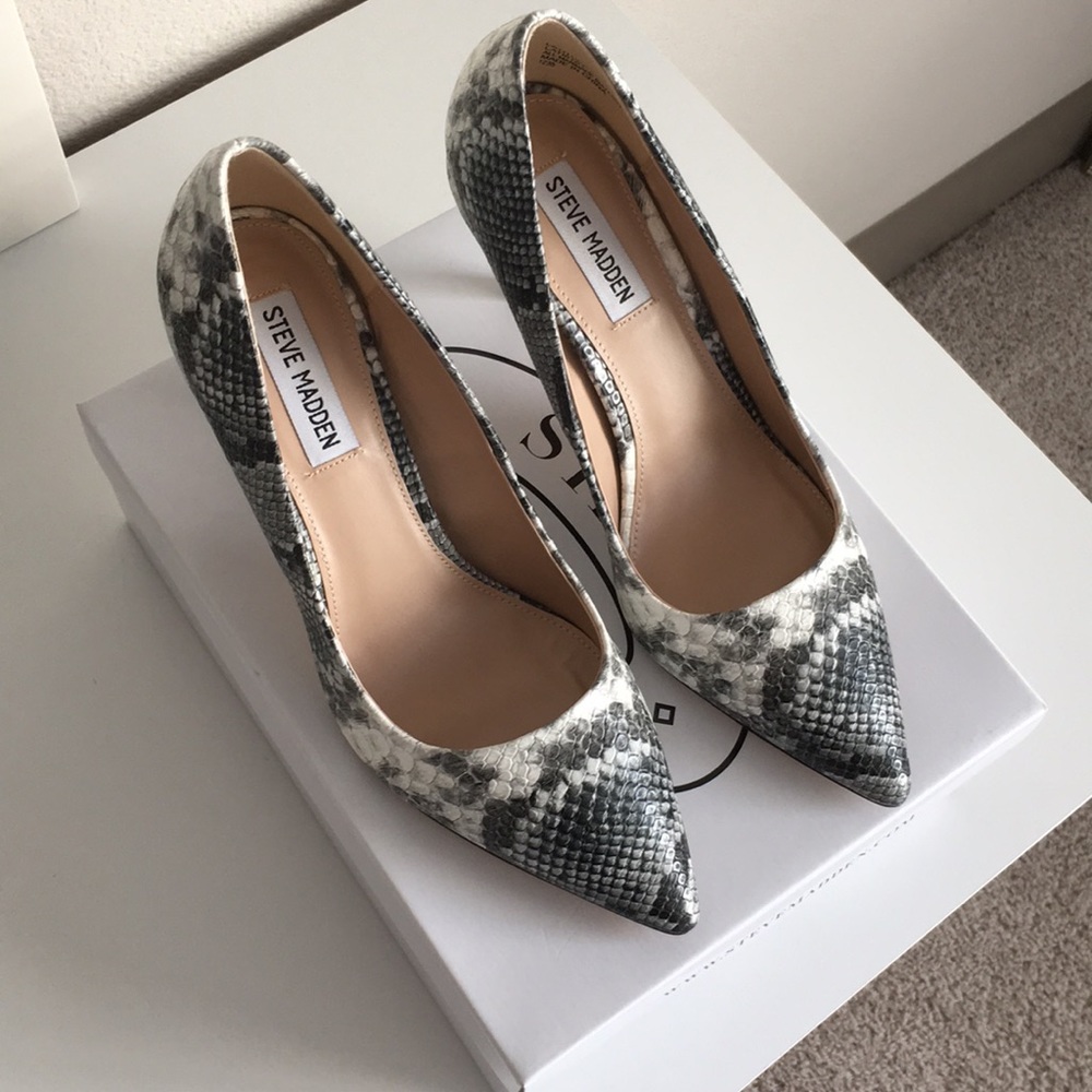 NEW IN BOX Steve Madden Snakeskin pumps